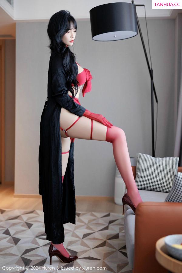 小娜比  [XiuRen]高清写真图 2024.12.27 No.9671 娜比 丝袜美腿第19张图片